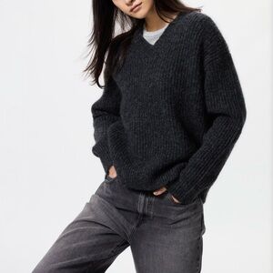 Uniqlo Women's Fluffy V-Neck Sweater